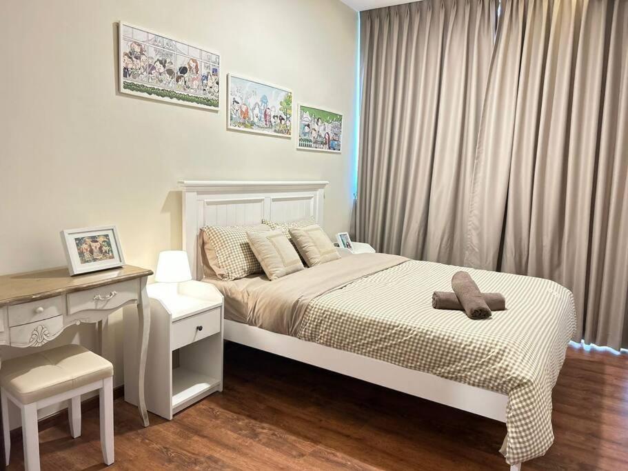 Jeff & Ricky 82@vivacity Megamall Apartment *